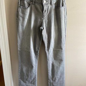 Jennifer Lopez Straight Leg Light Grey Jean, Size 6